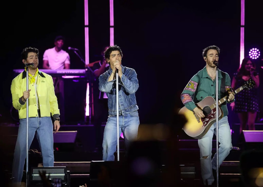 “O hexa vem”, Vanessa da Mata e músicas raras: os momentos que marcaram o show dos Jonas Brothers em&nbsp;SP